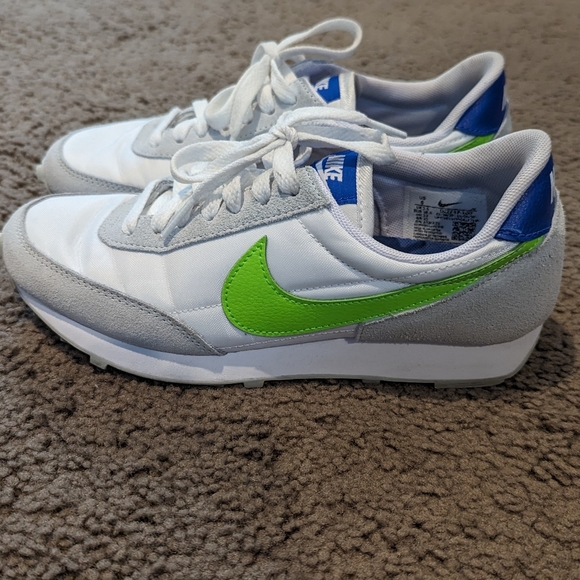 Size 6 Nike DBREAK - Picture 1 of 5